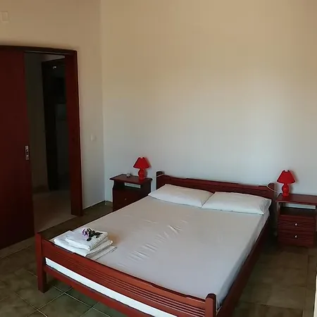 Apartment Dora *